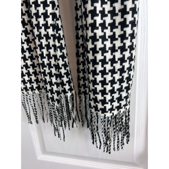 Cashmere Feel Soft 100% Acrylic Black & White Houndstooth Scarf 12" x 72" - Picture 4 of 8
